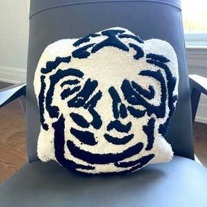 Decorative pillow